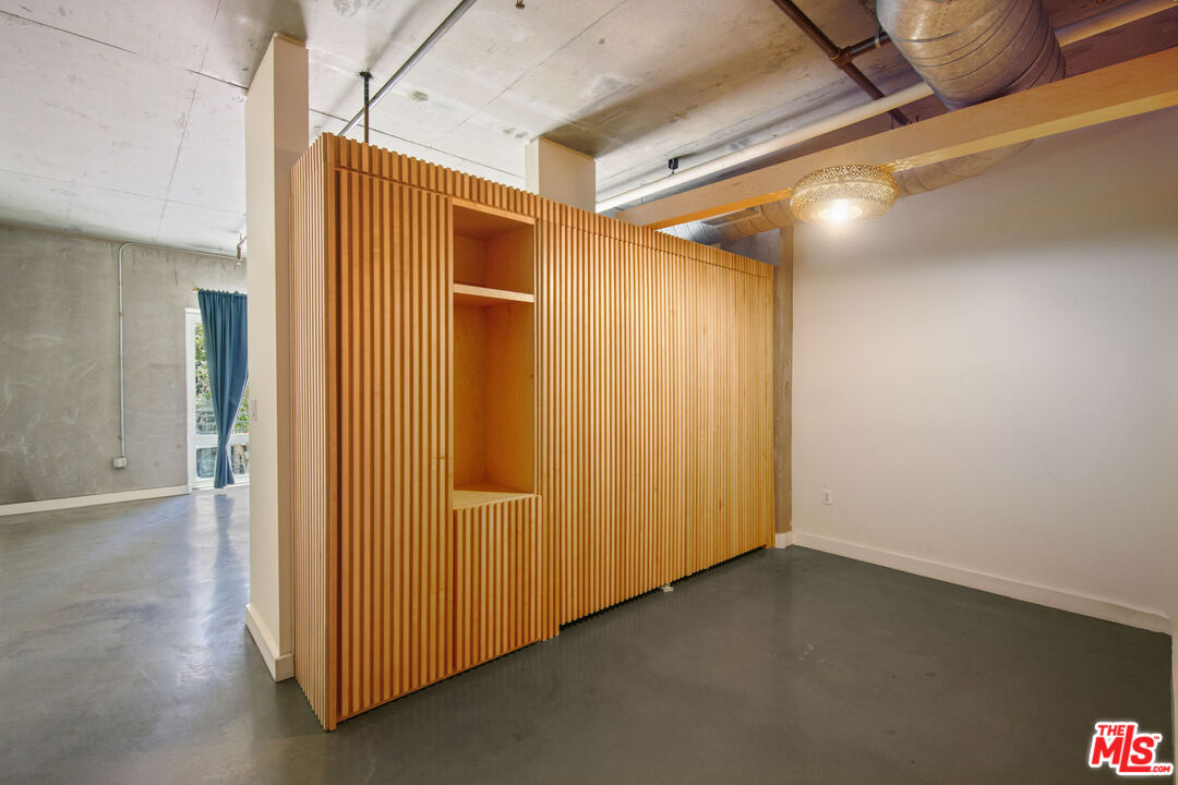 645 W 9th St Unit: 201