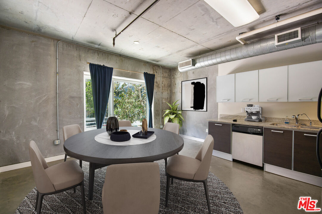 645 W 9th St Unit: 201