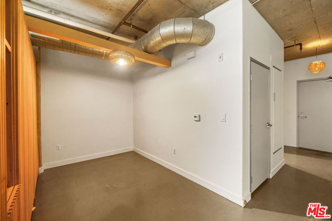 645 W 9th St Unit: 201