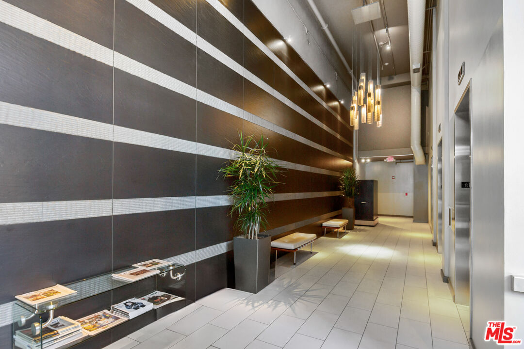 645 W 9th St Unit: 201