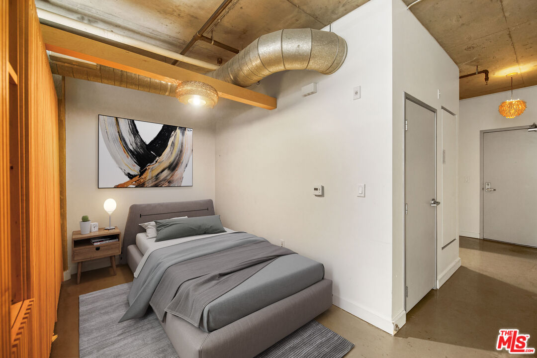 645 W 9th St Unit: 201