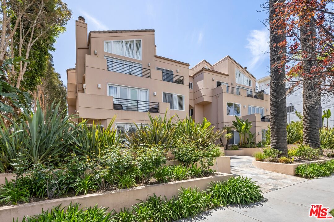 1018 4th St Unit: 203