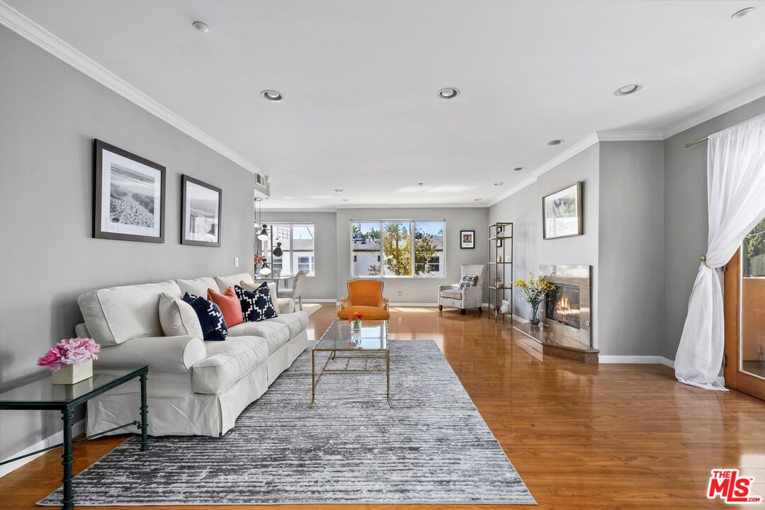 1018 4th St Unit: 203