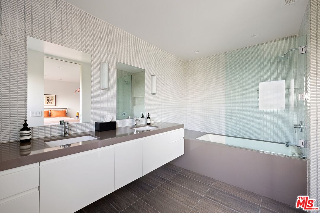 3337 Beverly Ranch Rd