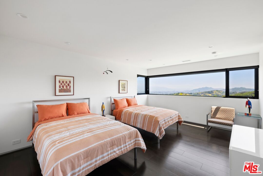 3337 Beverly Ranch Rd