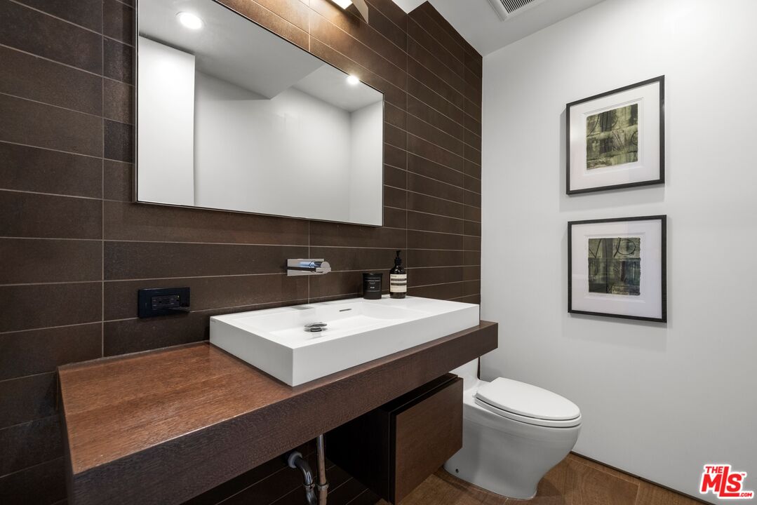 3337 Beverly Ranch Rd