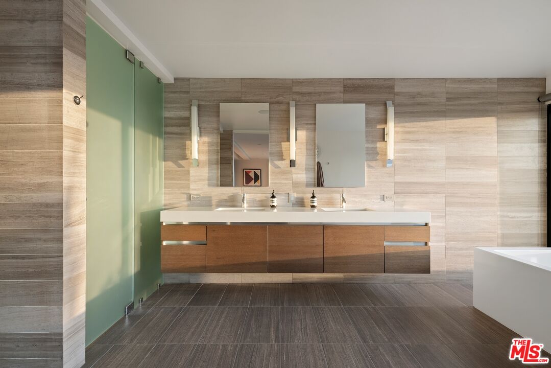 3337 Beverly Ranch Rd