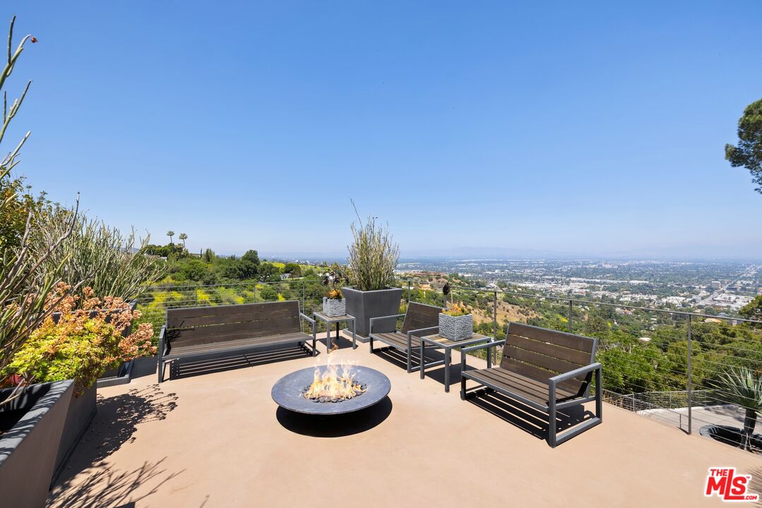 3337 Beverly Ranch Rd