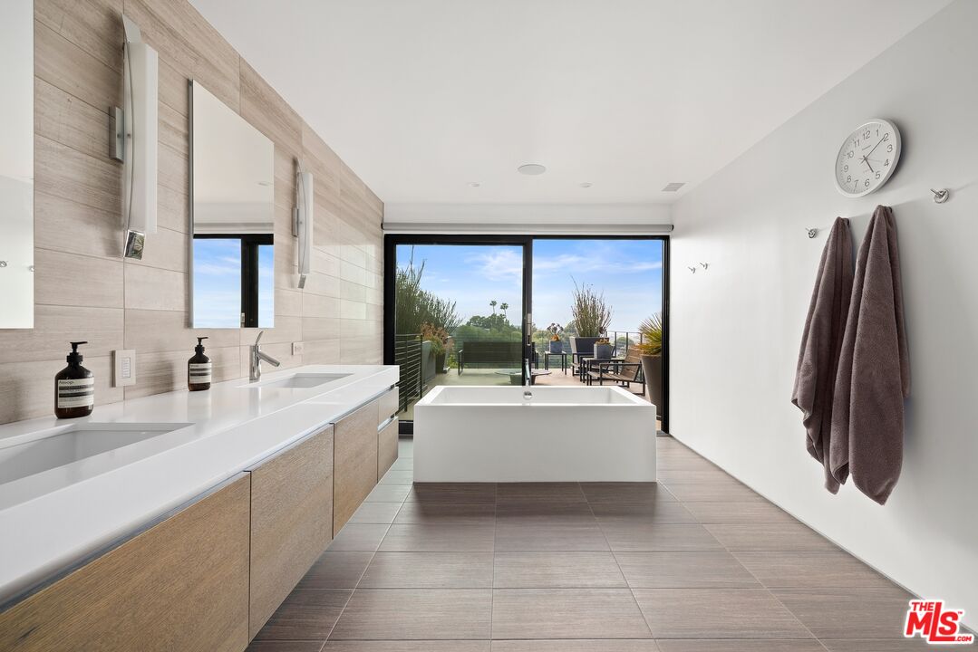 3337 Beverly Ranch Rd