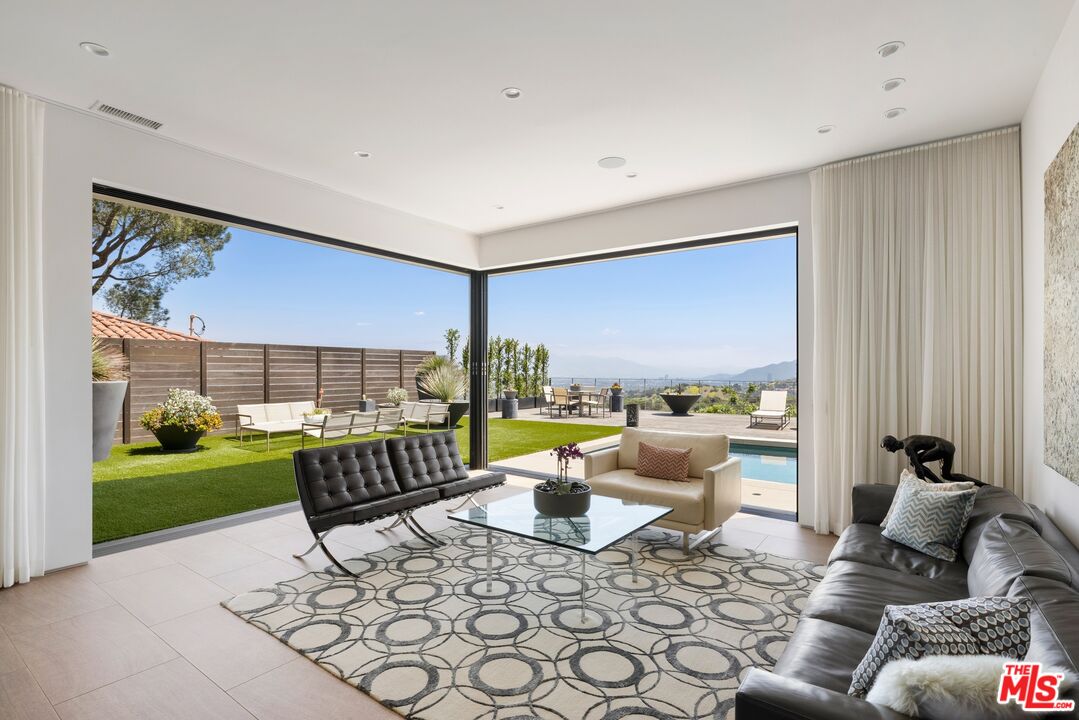 3337 Beverly Ranch Rd