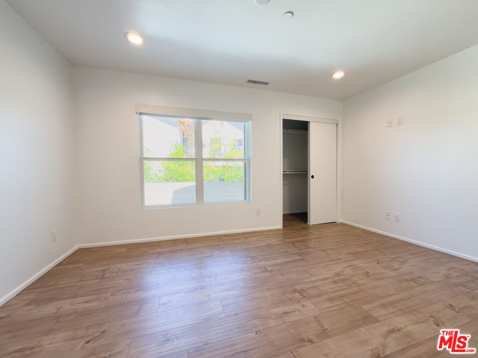 843 N La Fayette Park Pl