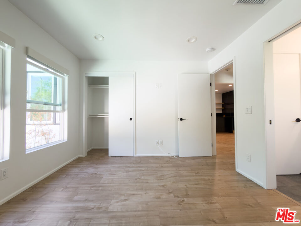 843 N La Fayette Park Pl