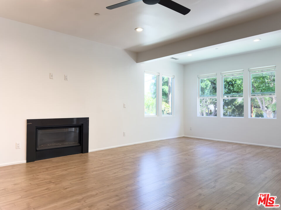 843 N La Fayette Park Pl