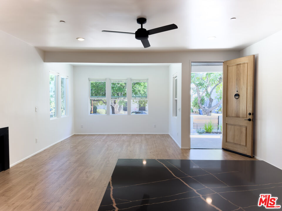 843 N La Fayette Park Pl