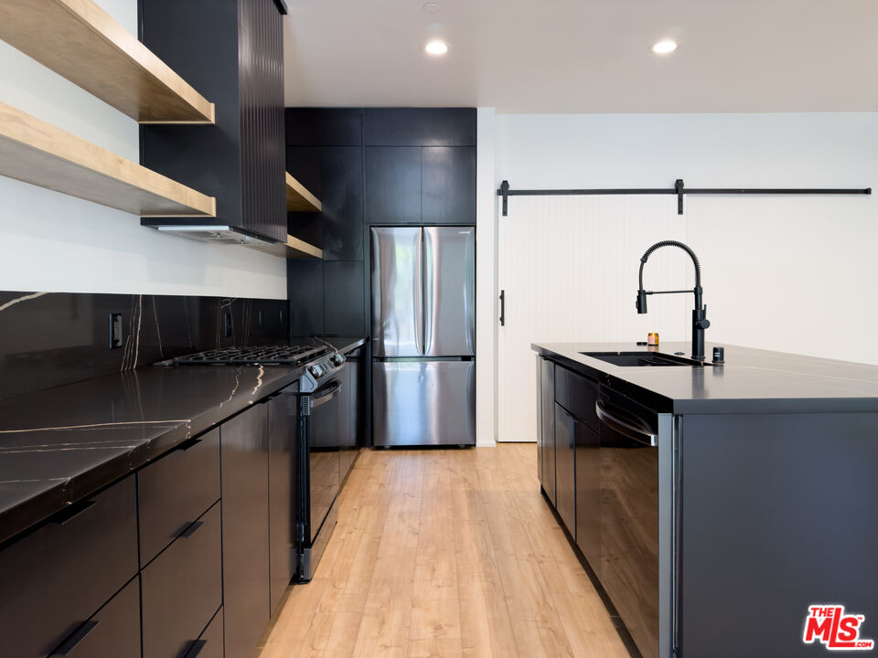 843 N La Fayette Park Pl