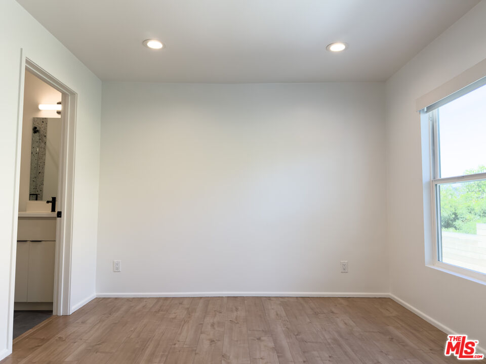 843 N La Fayette Park Pl