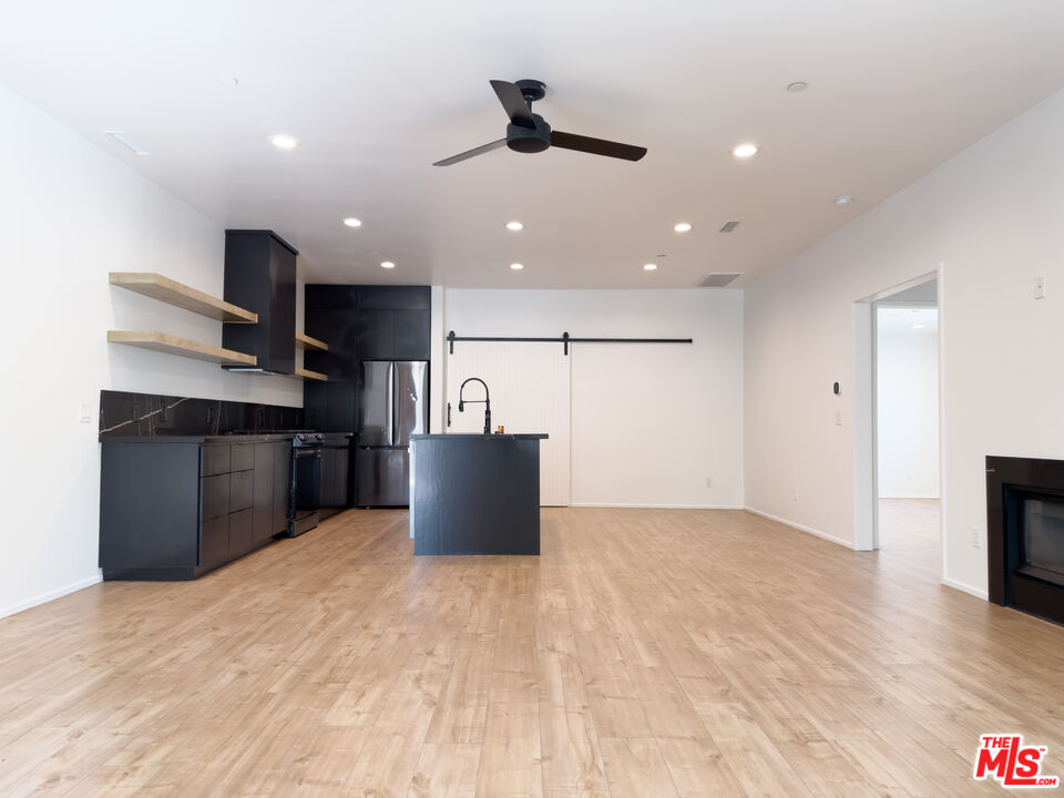 843 N La Fayette Park Pl