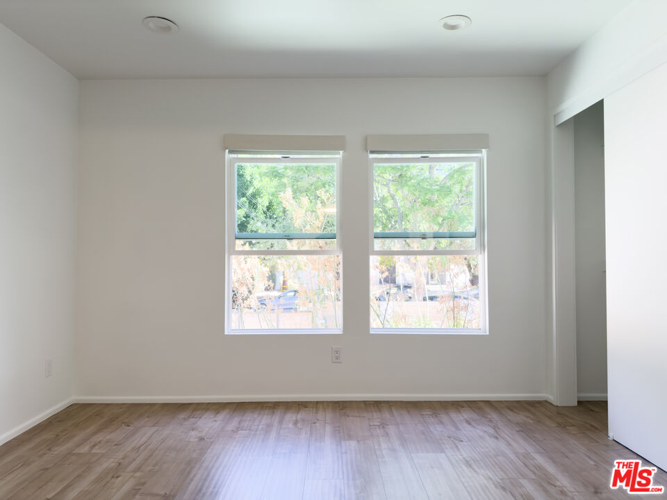 843 N La Fayette Park Pl