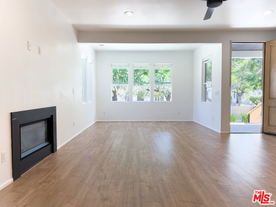 843 N La Fayette Park Pl