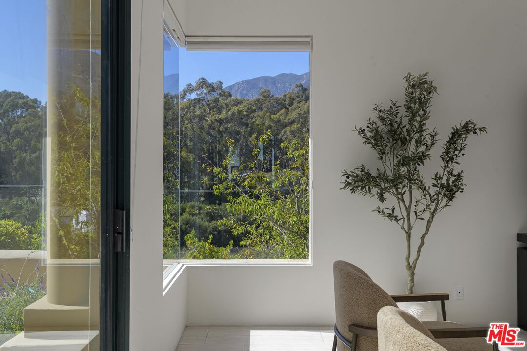 2891 Hidden Valley Ln