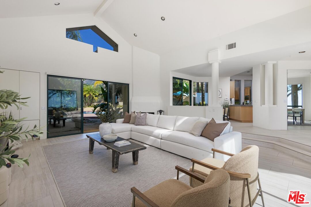 2891 Hidden Valley Ln