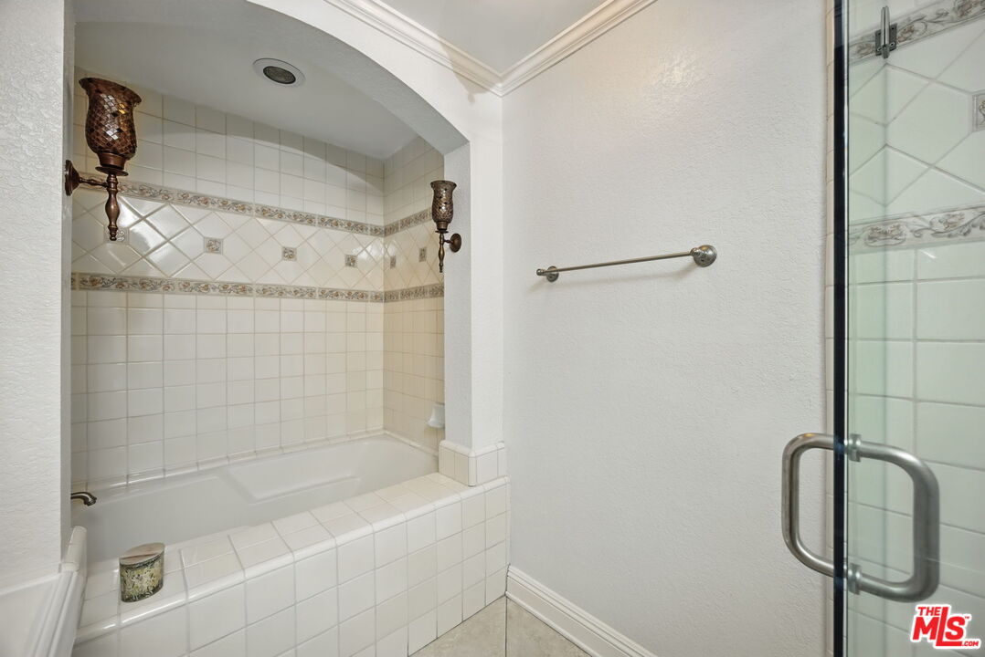 10229 Variel Ave Unit: 2