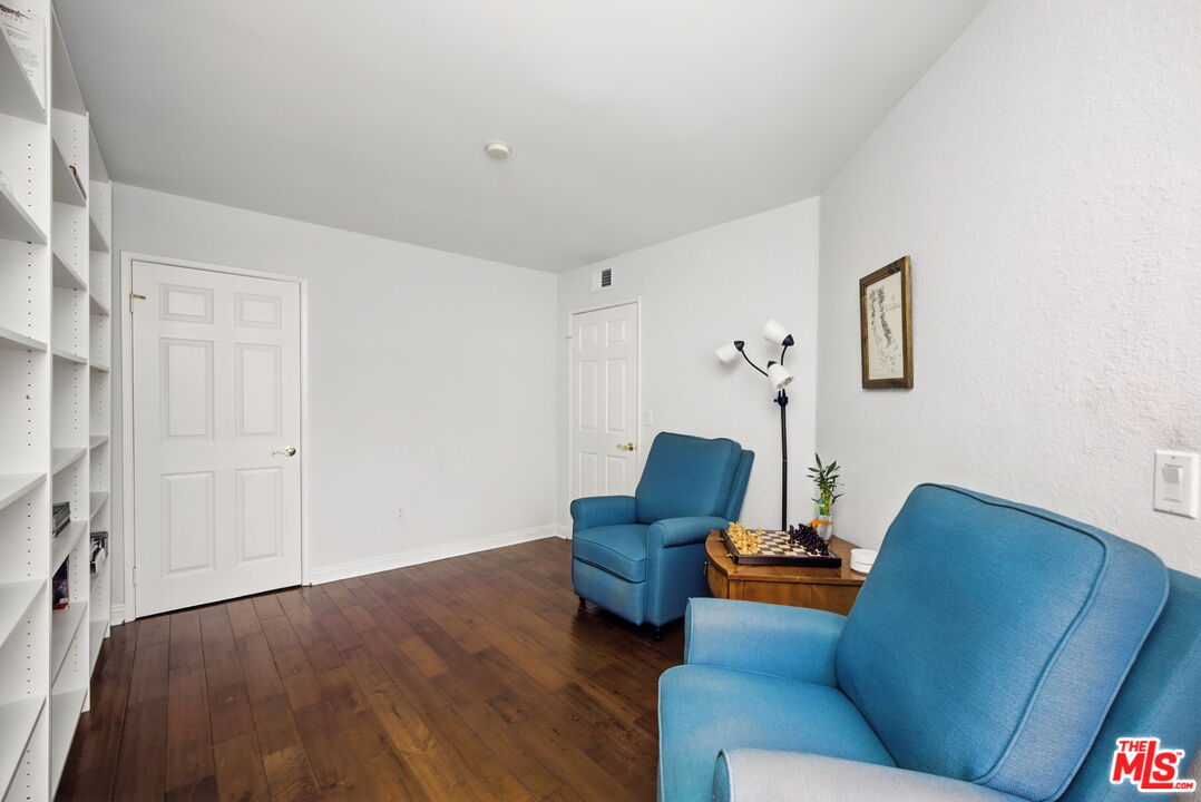 10229 Variel Ave Unit: 2