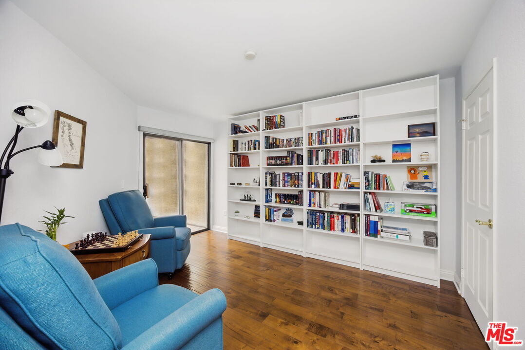 10229 Variel Ave Unit: 2