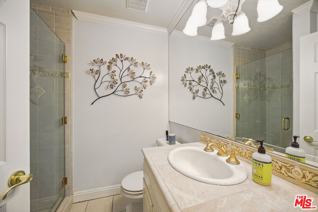 10229 Variel Ave Unit: 2