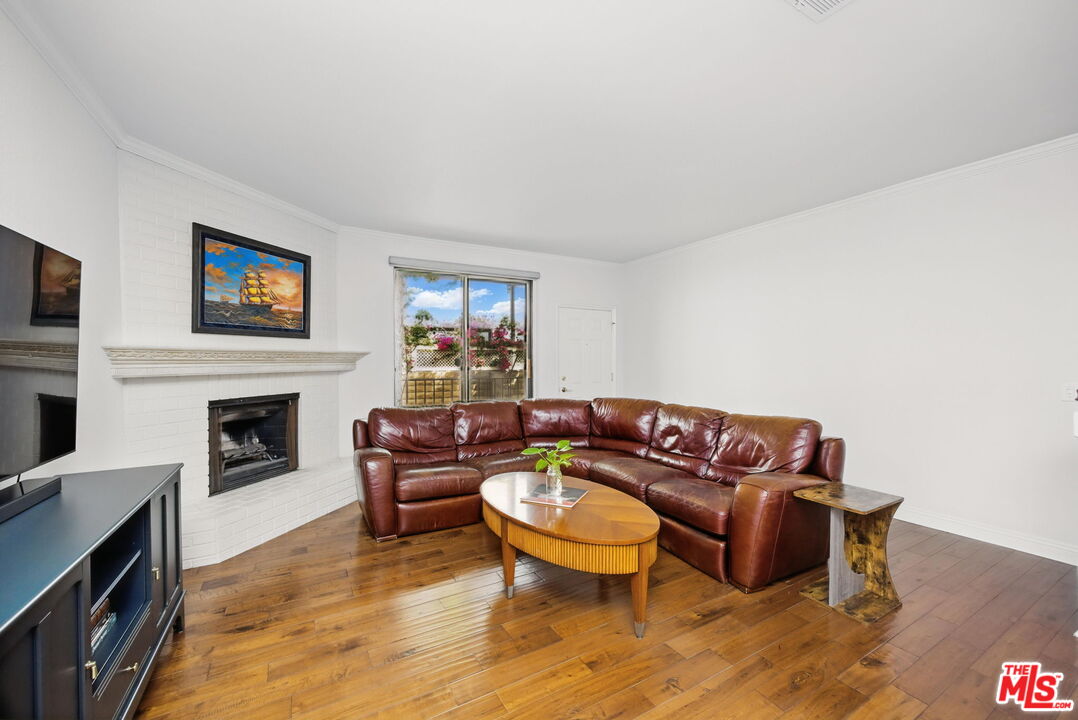 10229 Variel Ave Unit: 2