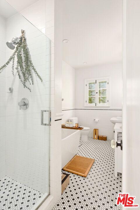 6502 Commodore Sloat Dr