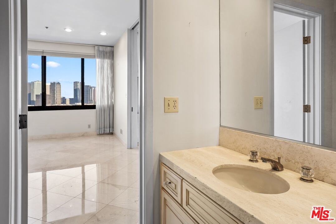 10560 Wilshire Blvd Unit: 1806