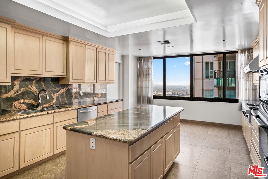 10560 Wilshire Blvd Unit: 1806