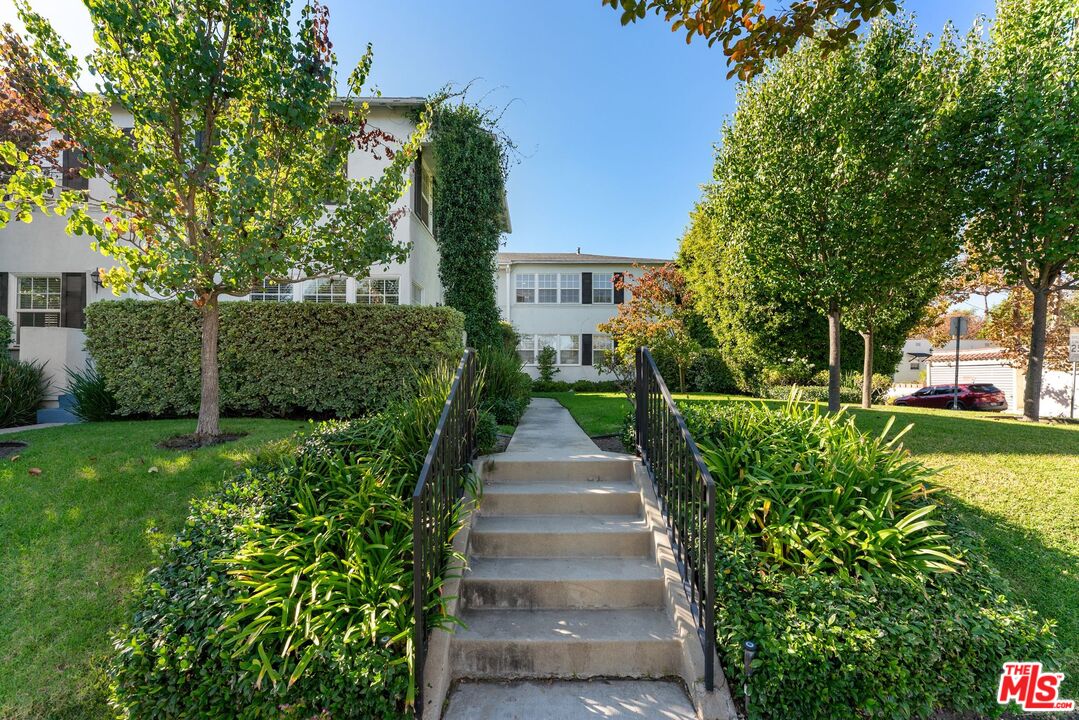 1701 Stearns Dr Unit: 3