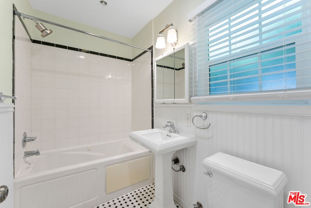 1701 Stearns Dr Unit: 3