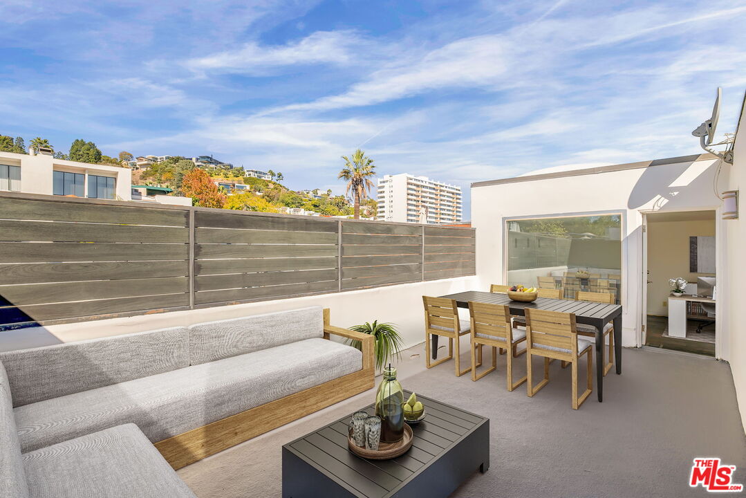 1129 Larrabee St Unit: 14