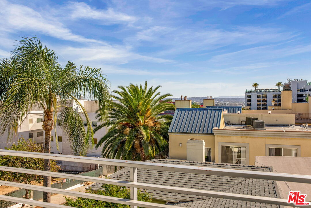 1129 Larrabee St Unit: 14