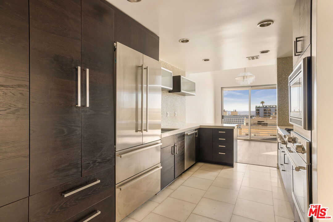 1129 Larrabee St Unit: 14