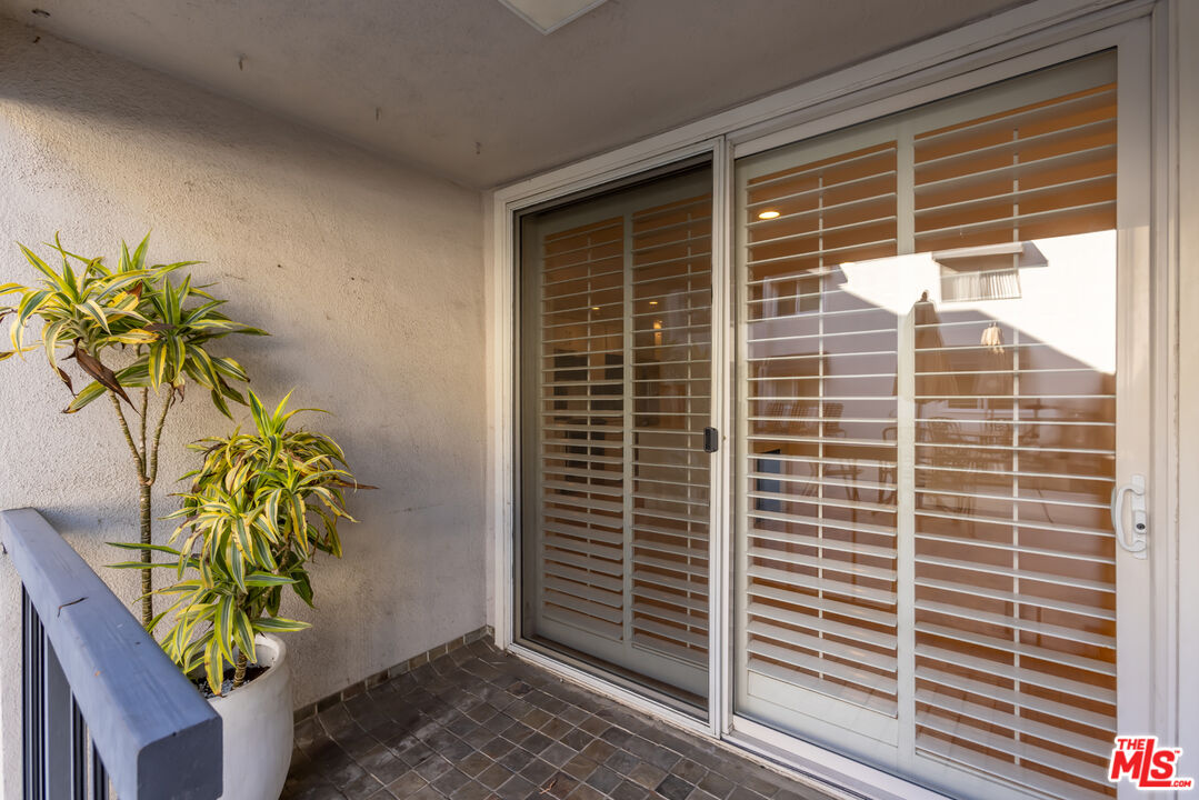 8535 W West Knoll Dr Unit: 109