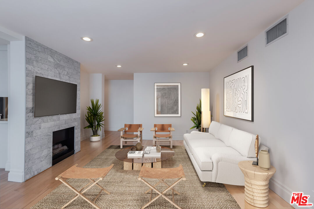 8535 W West Knoll Dr Unit: 109