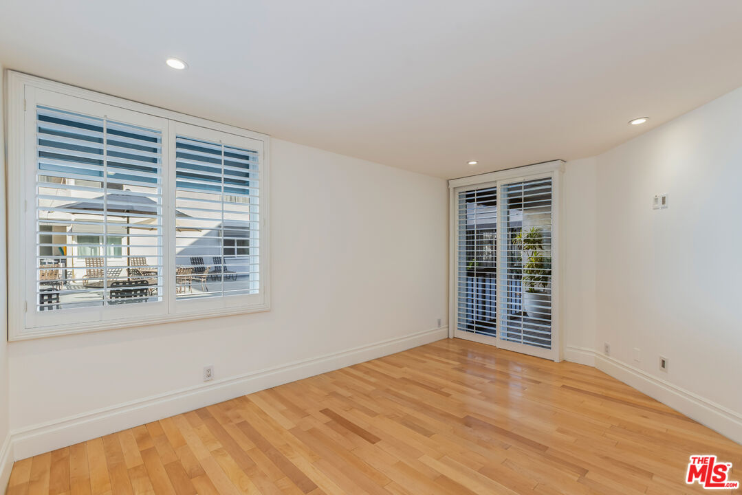 8535 W West Knoll Dr Unit: 109