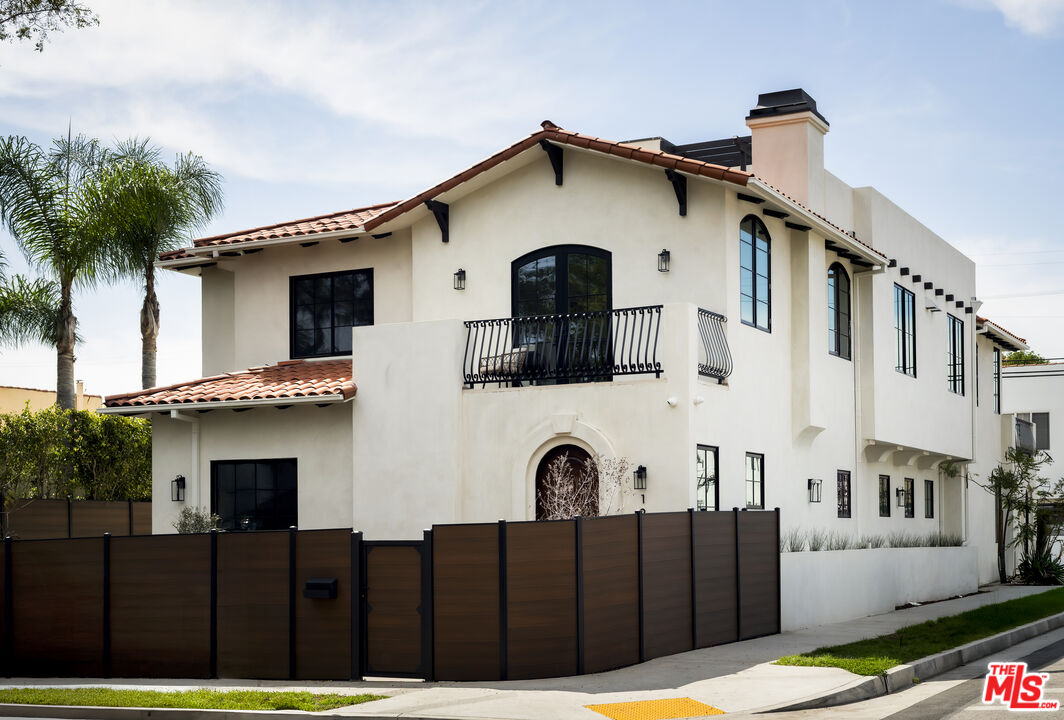 1201 N Vista St Unit: 1201-1203