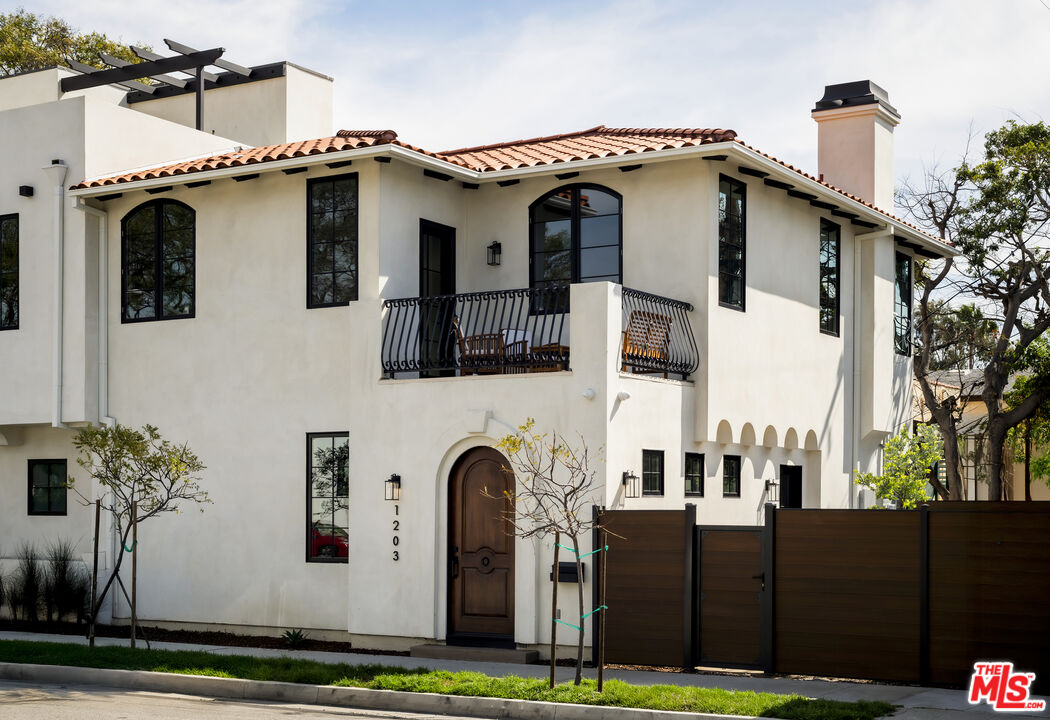 1201 N Vista St Unit: 1201-1203