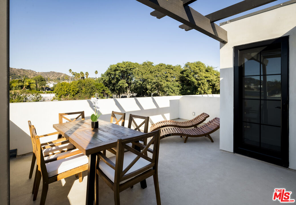 1201 N Vista St Unit: 1201-1203