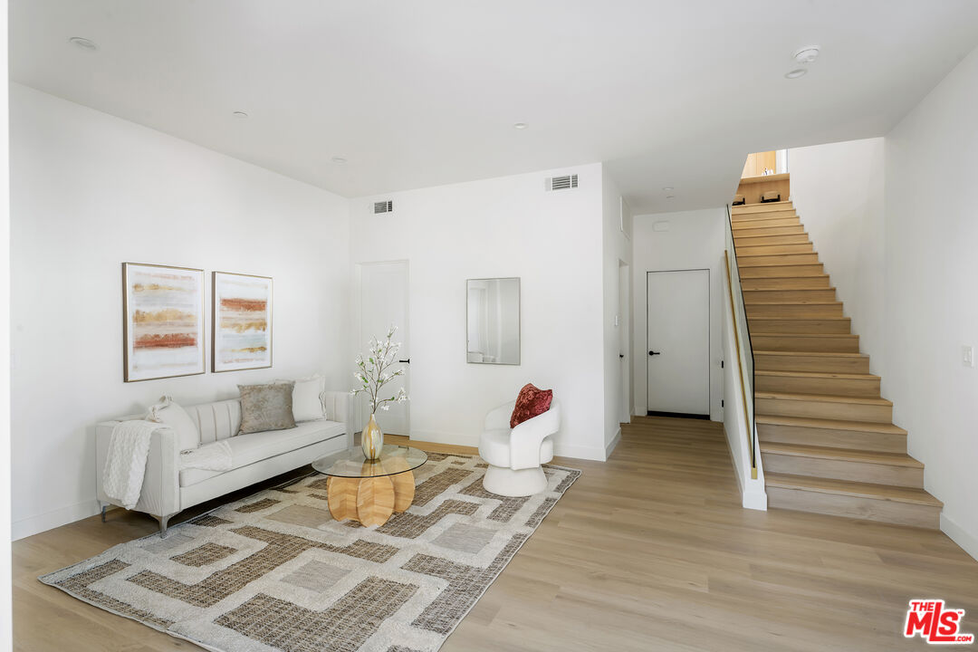 1201 N Vista St Unit: 1201-1203