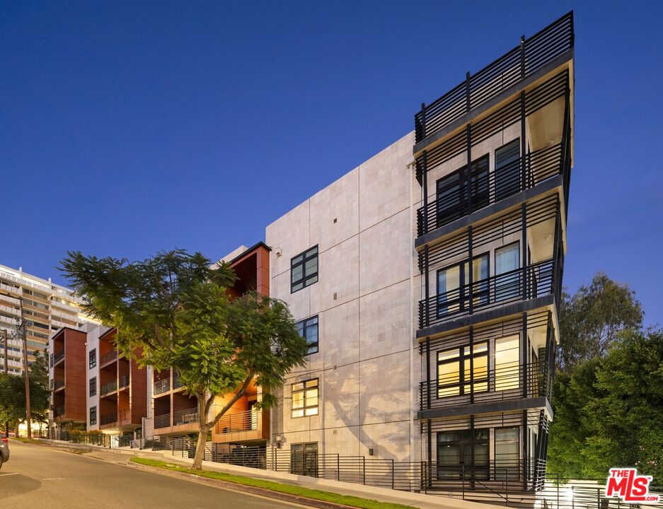 8788 Shoreham Dr Unit: 23