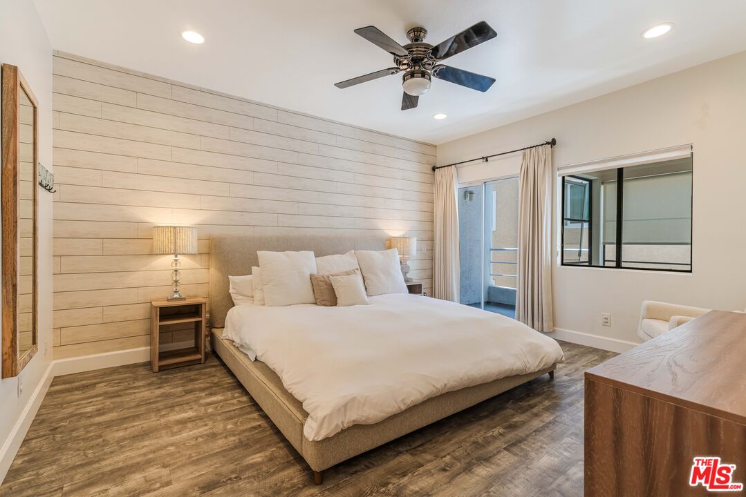 520 S Barrington Ave Unit: 117