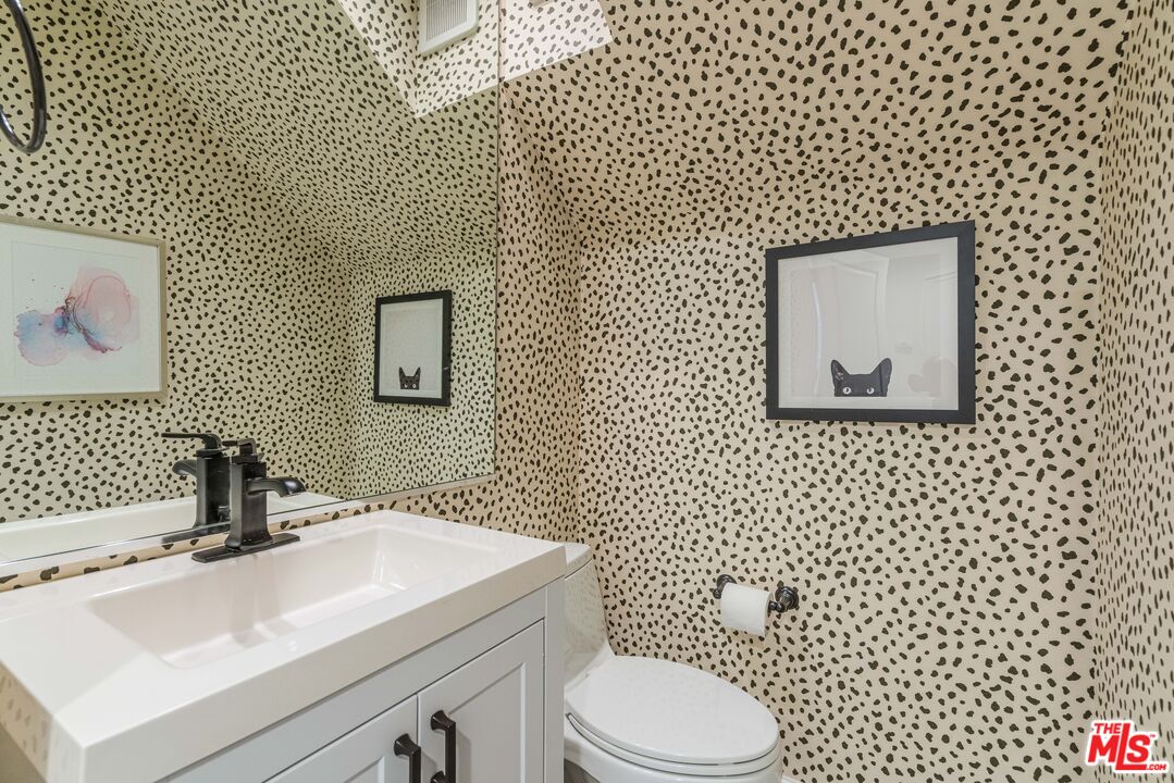 520 S Barrington Ave Unit: 117