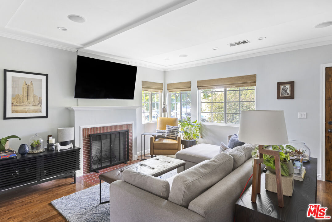 1772 S Orange Grove AVE