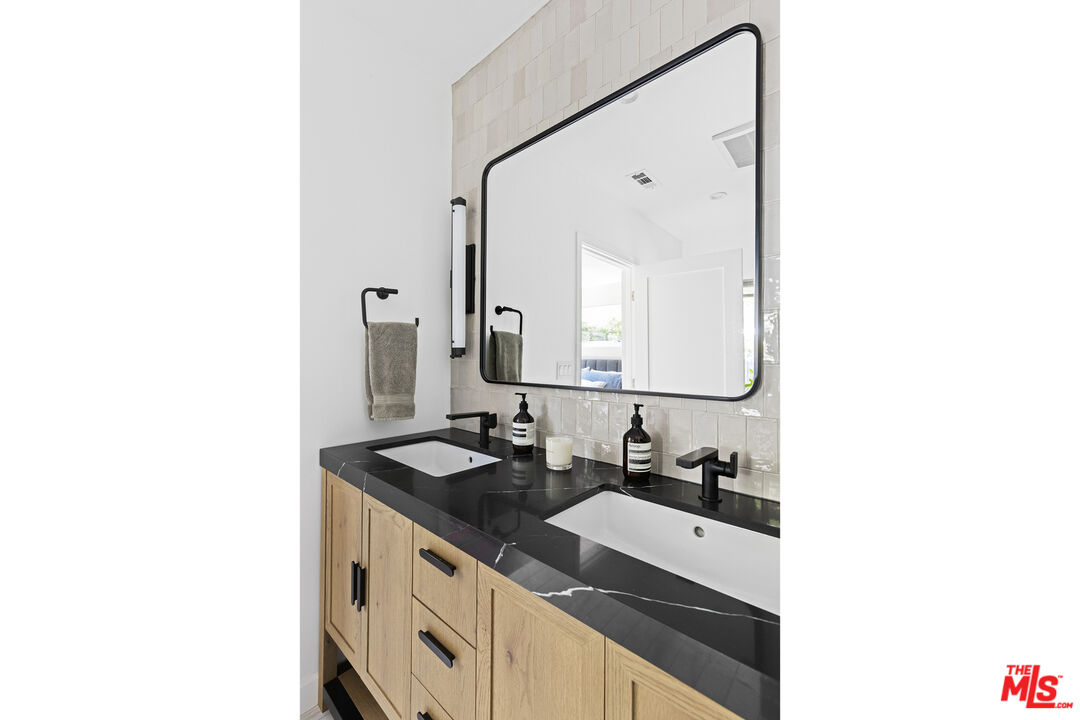 1772 S Orange Grove AVE